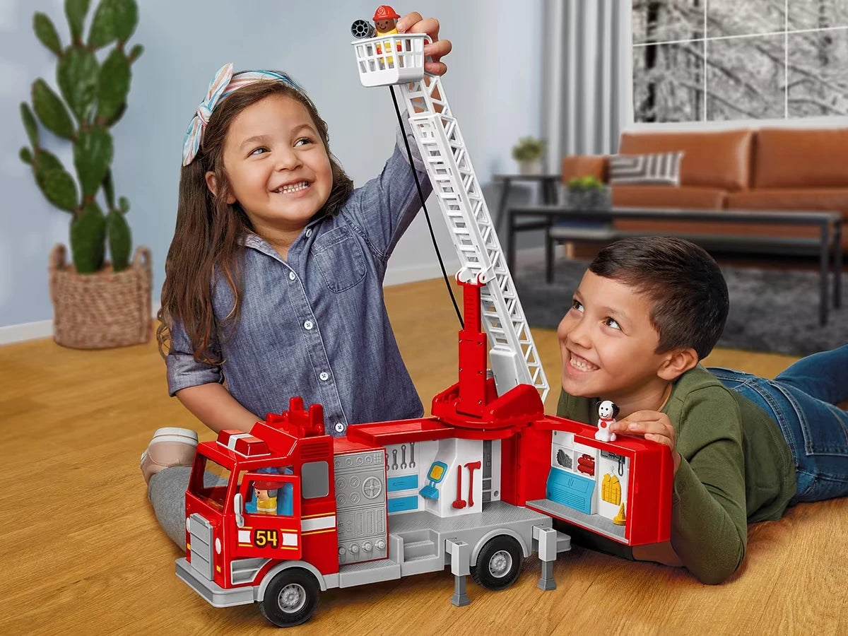 Real-Action Fire Engine - US 4676