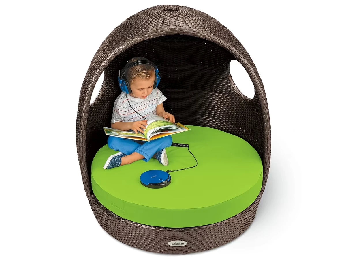 Outdoor Privacy Nook - US 6765